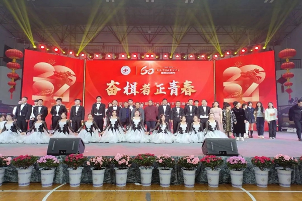 武漢市鋼城（chéng）第四中學--演出策劃設備租賃